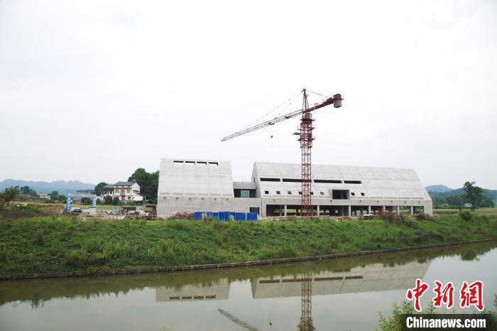 The picture shows the Jiangxiaobai Sorghum Museum under construction in the industrial park. Photo courtesy of respondents